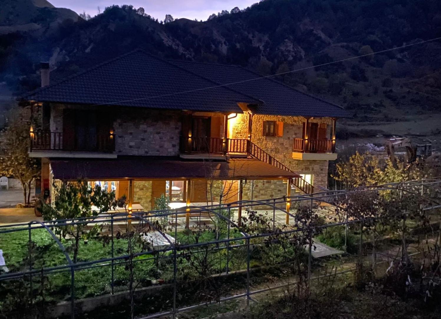 Bujtina Hader Xhebro Hostel Tepelene Ngoại thất bức ảnh